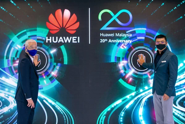 malaysia prime minister launches huaweis customer solution innovation center