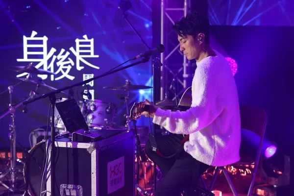 thousands of music lovers join the hgc go ahead performers music live
