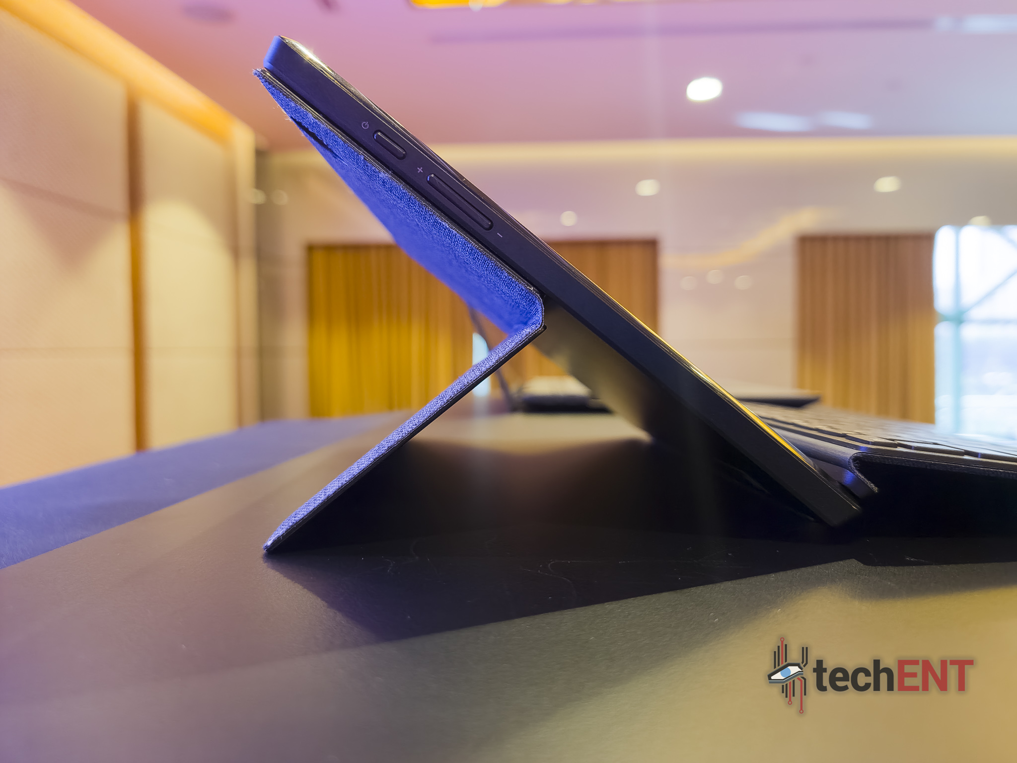 ASUS EXPERTBOOK B3 DETACHABLE 05