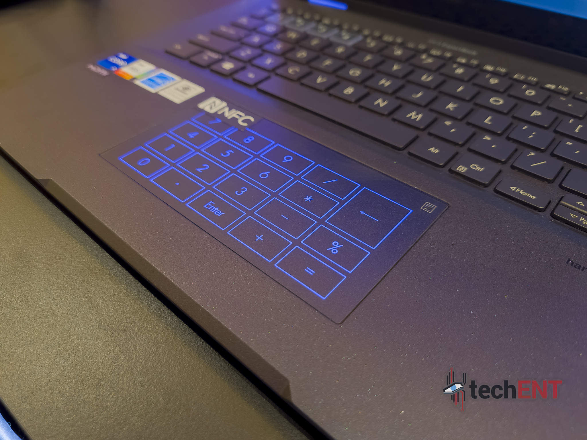 ASUS EXPERTBOOK B7 FLIP LAUNCH 03