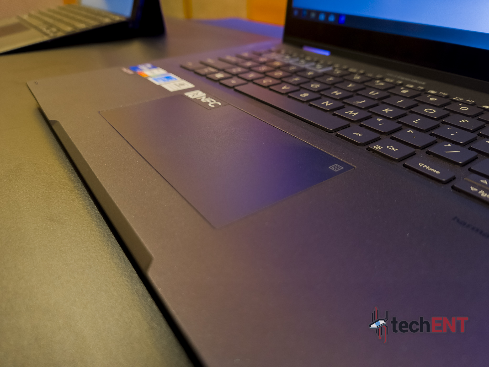 ASUS EXPERTBOOK B7 FLIP LAUNCH 04