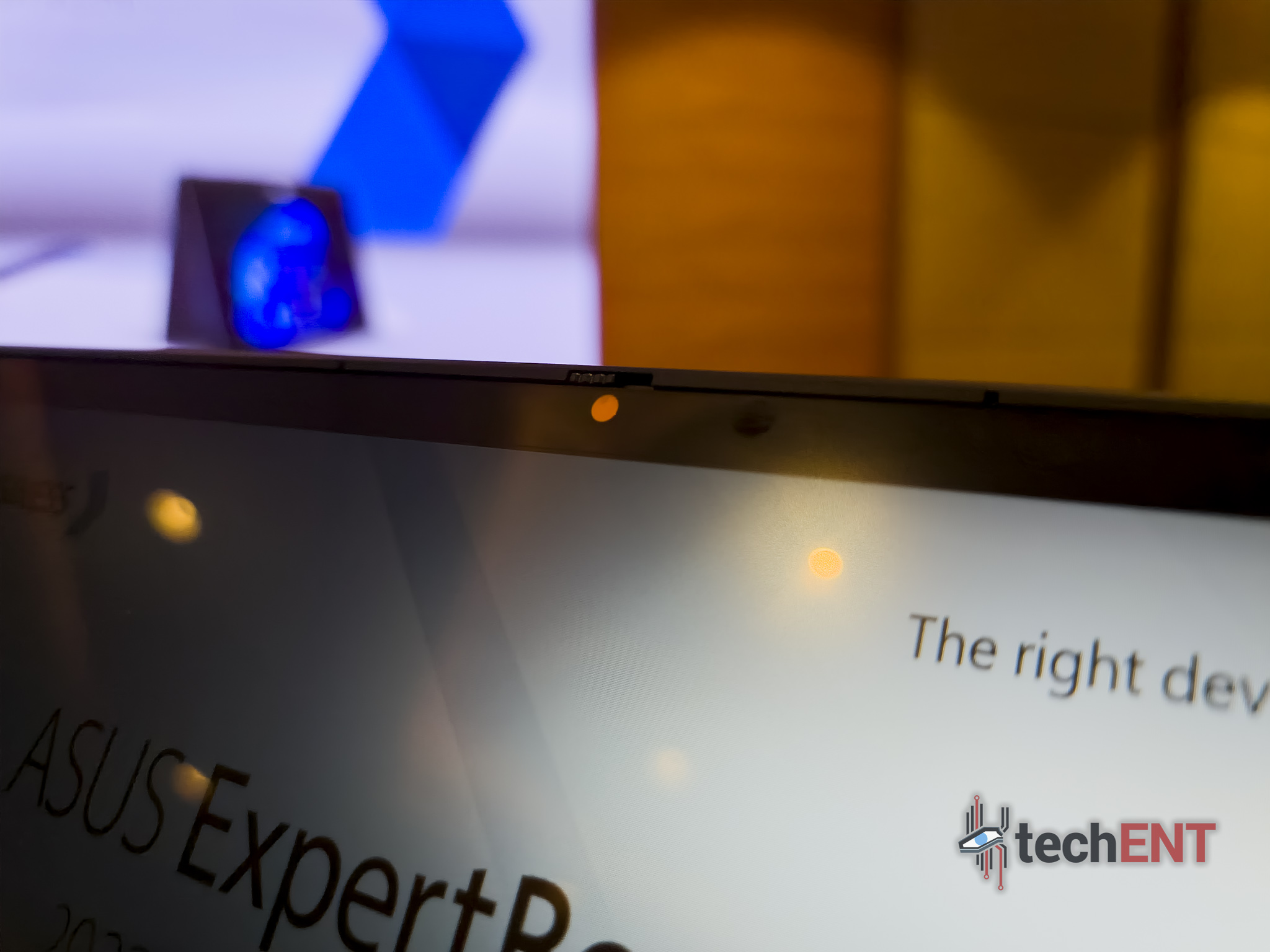 ASUS EXPERTBOOK B7 FLIP LAUNCH 10