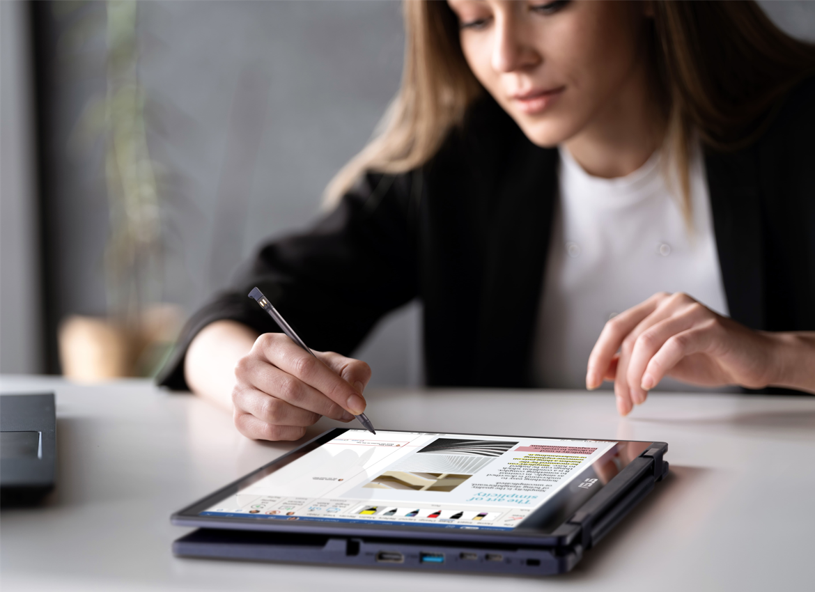 ExpertBook B3 Flip garaged stylus