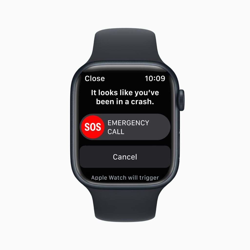 Apple Watch S8 Crash Detection emergency call 220907