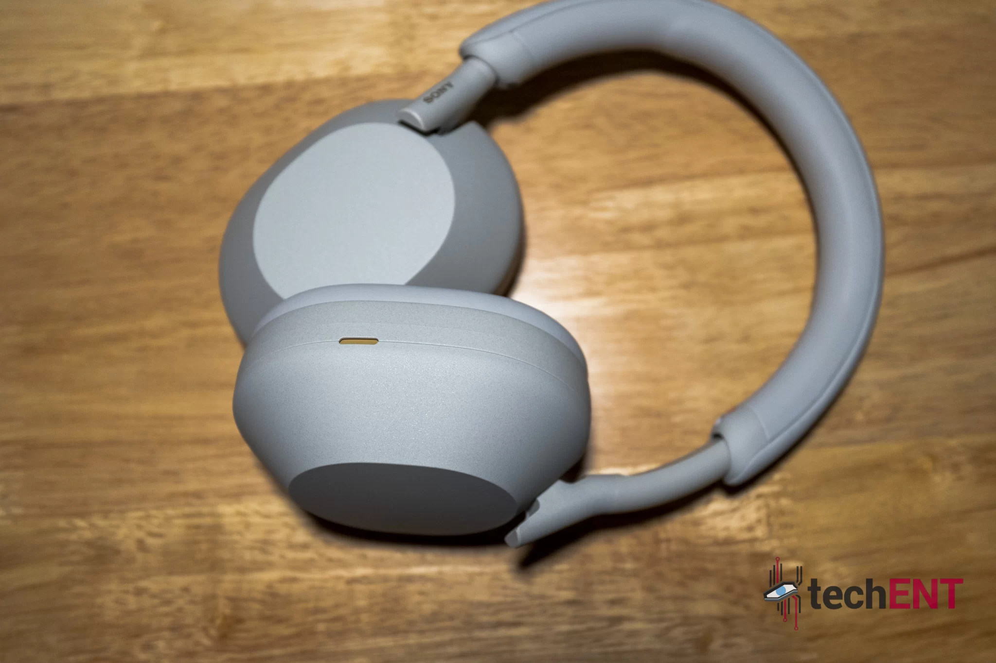 Sony WH-1000XM5: Hands-on photos emerge confirming packaging and design  change but only battery life on par with the WH-1000XM4 -   News