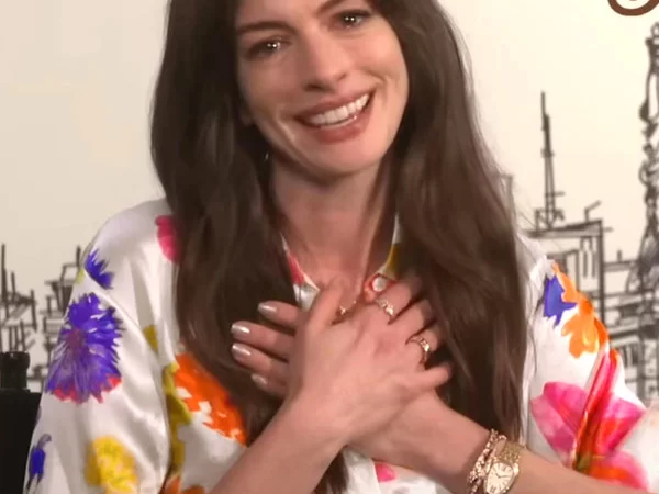 anne hathaway shines spectacularly in lilysilk once again in interviews for her movie armageddon time