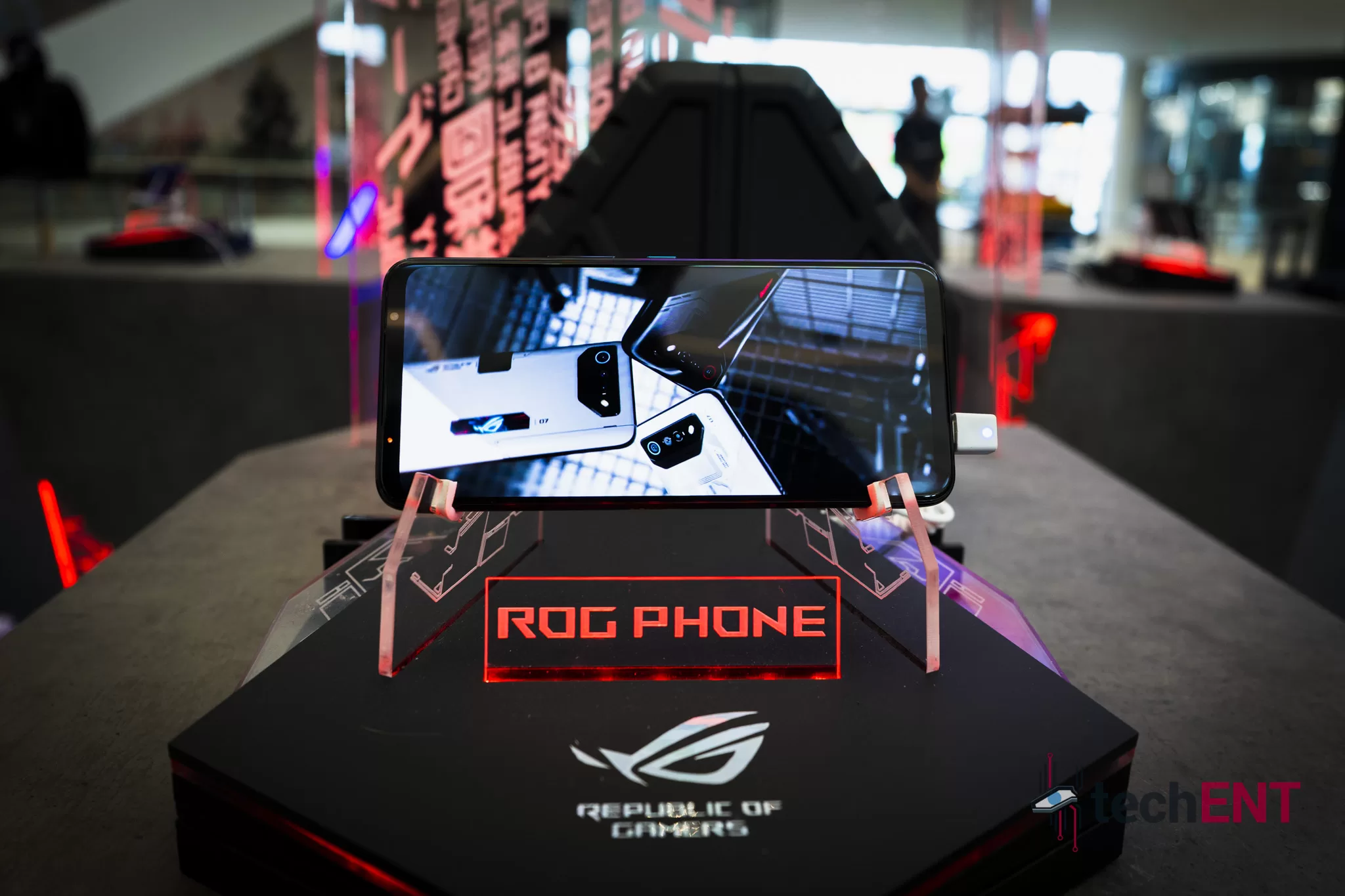 ROG Phone 7 Ultimate 01