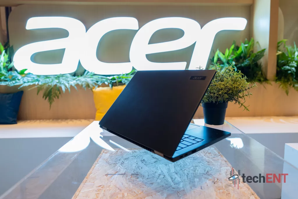 Acer TravelMate P6 1
