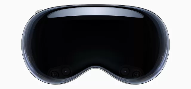 Apple WWCD23 Vision Pro glass 230605
