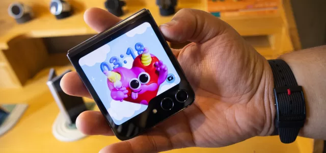 Samsung Galaxy Z Flip5 01