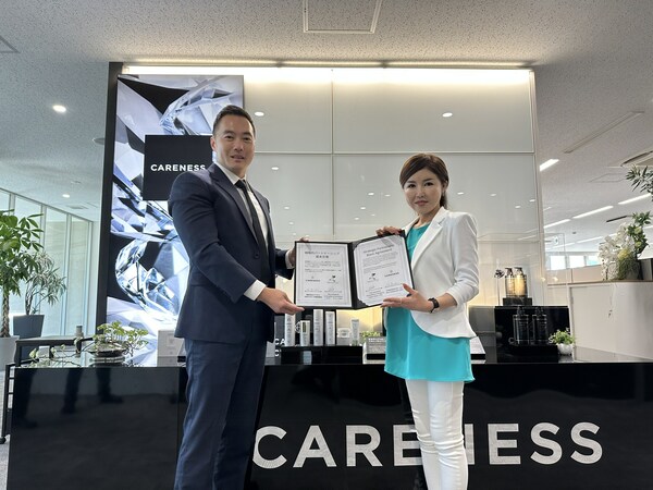 Left to Right: The GrowHub CEO Lester Chan, alongside CARENESS CEO Saori Kitamoto