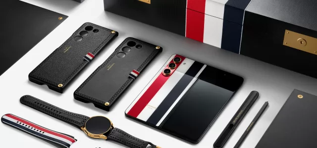Z Fold5 Thom Browne PR dl1