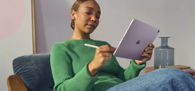 Apple iPad Air lifestyle 240507