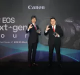 Masato Yoshiie, President & CEO, and Edward Chang, Head of Image Communication Business Division, at Canon Marketing Malaysia, officiating the launch of the EOS Next Gen Tour 2024.