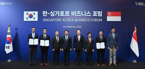 (from left) Prof. Lim Keng Hui, Assistant Chief Executive of Science and Engineering Research Council at A*STAR; Hyun Sung Park, Vice President and CEO of HMGICS; Jaehoon Chang; Duk-geun Ahn; Dr. Tan See Leng; Prof. Lam Khin Yong; Prof. Warren Chan, Dean of the College of Engineering at NTU; Frederick Chew, CEO of A*STAR (Photo credit: Ministry of Trade, Industry and Energy, Korea)