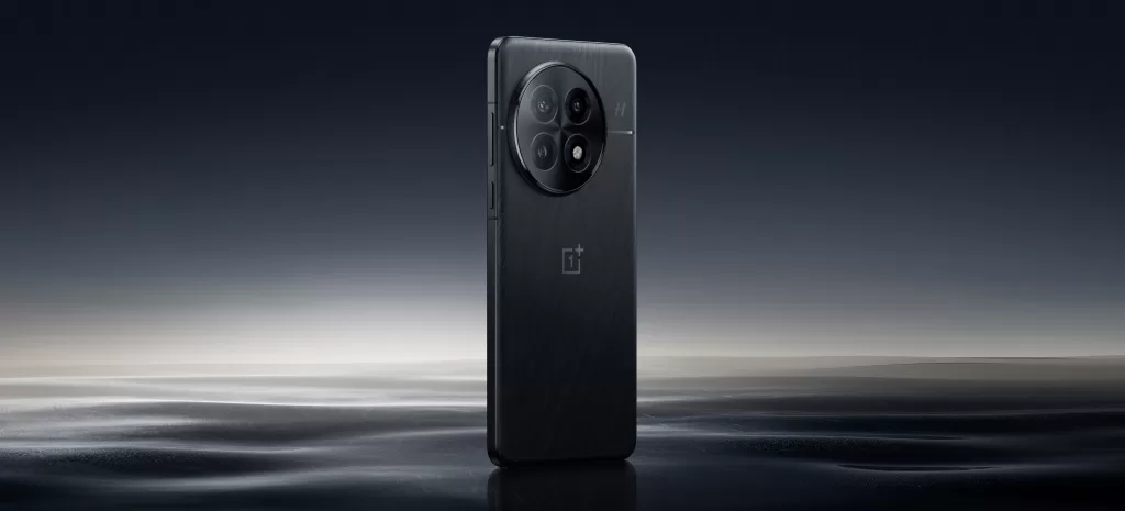 One Plus 13 in Black Eclipse