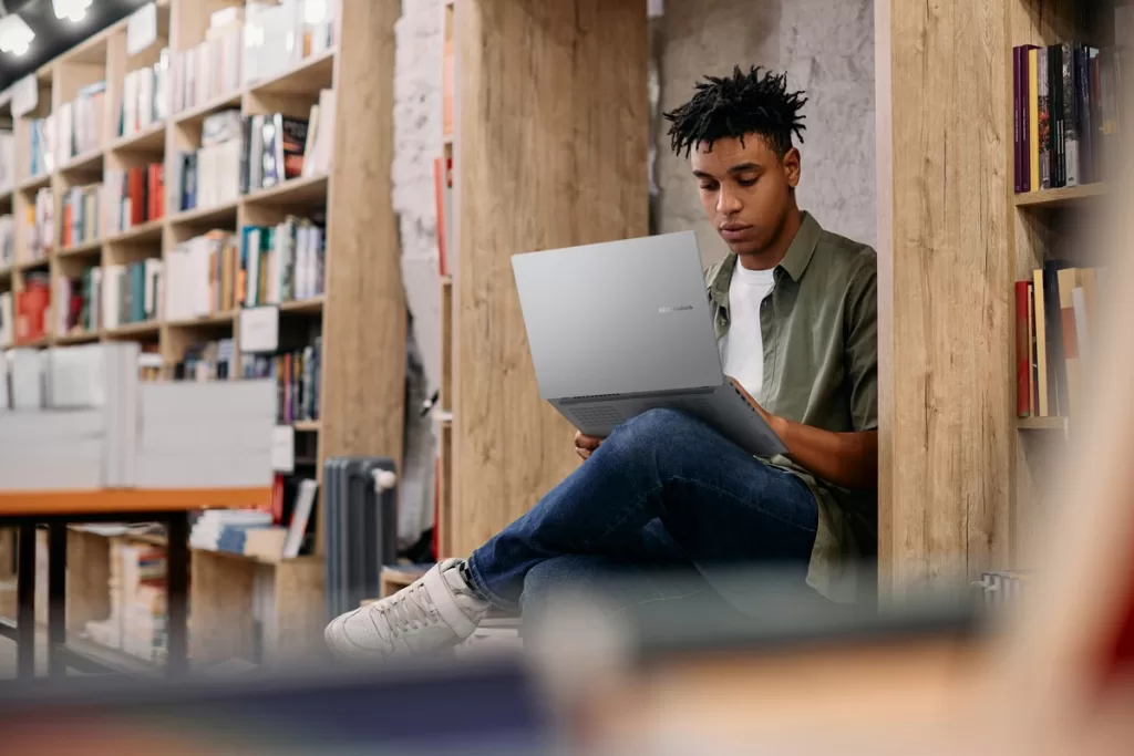 African,American,Student,E learning,On,Laptop,During,A,Research,In