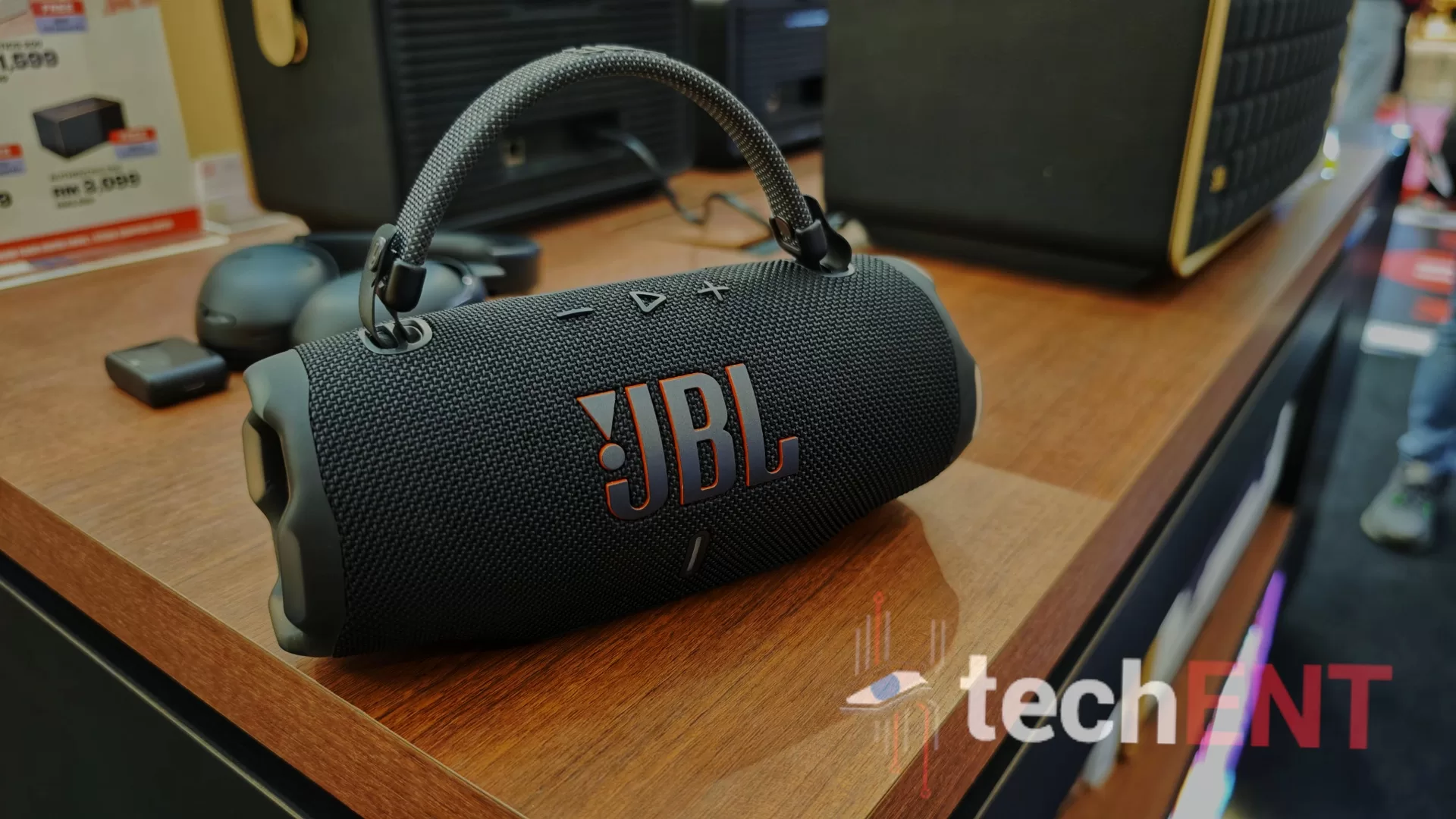 JBL Charge 6 in Black