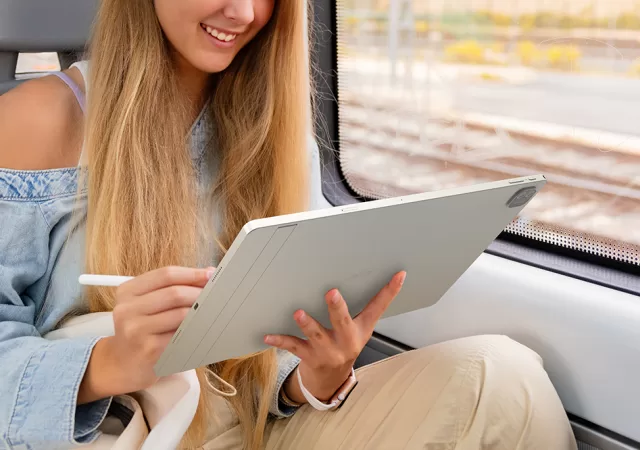 Acer Iconia A16 lifestyle 2