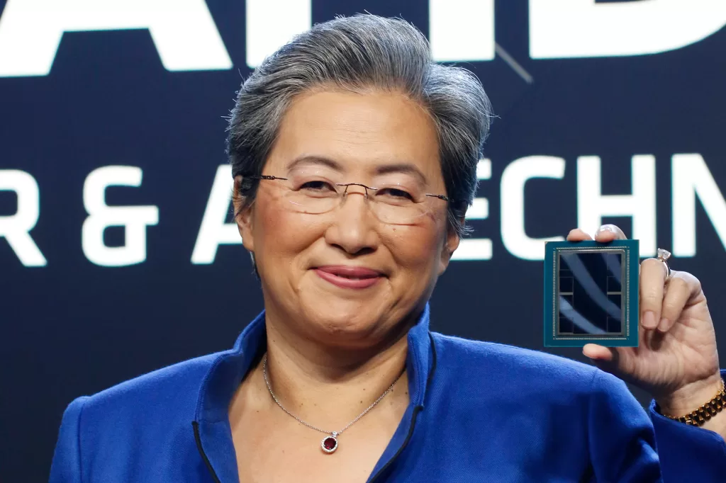 2321130 lisa su holding chip jpg