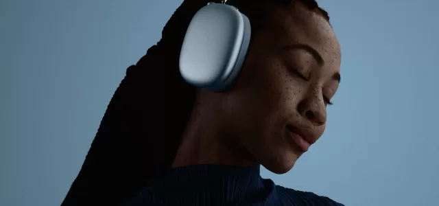 Apple AirPods Max 2 lifestyle