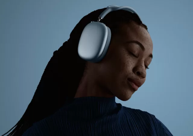 Apple AirPods Max 2 lifestyle