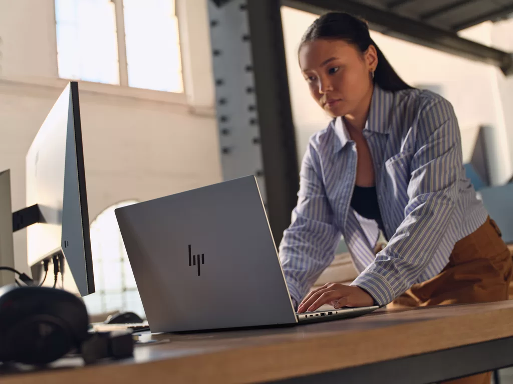 HP ZBook X G2i Lifestyle (3)