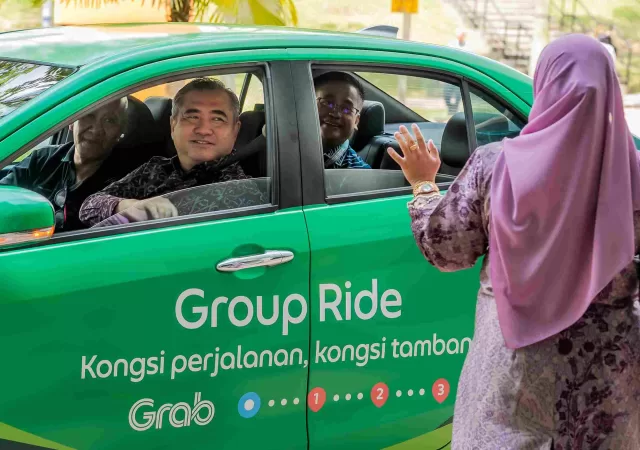 Minister of Transport YB Loke Siew Fook experiencing Grab’s new Group Ride