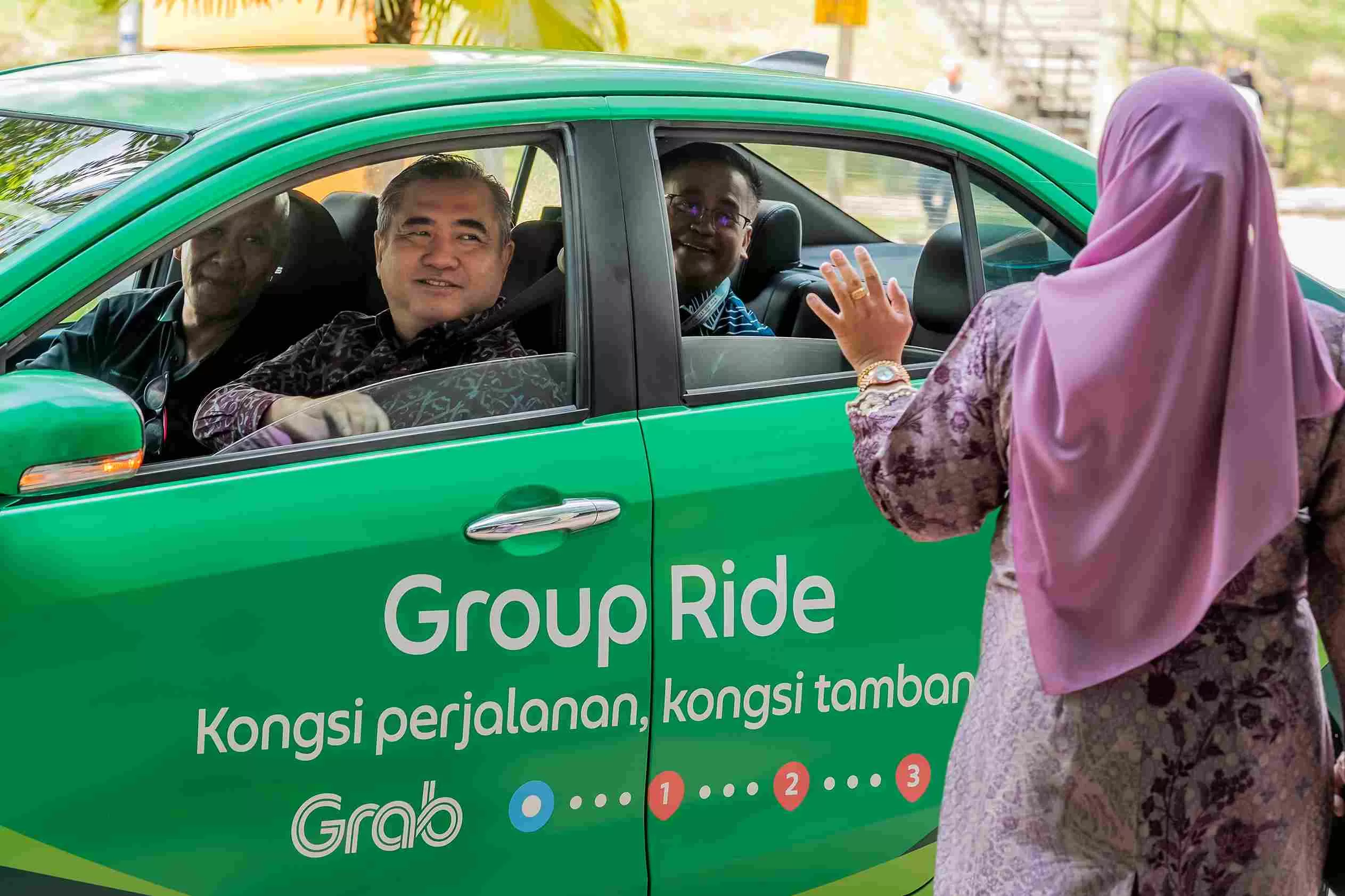 Minister of Transport YB Loke Siew Fook experiencing Grab’s new Group Ride