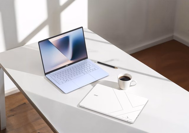 Acer Swift Blade 14 SFB14 53CF Lifestyle 02