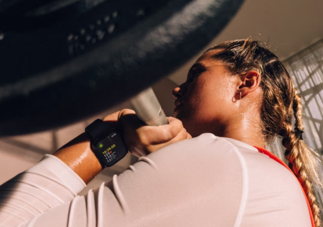 Apple Watch Series 12 lifestyle 03 260909 big.jpg.large 2x