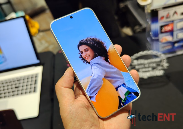 TECNO Bezel less Concept 1